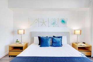 Modern 1BR with Pool & Balcony - Hallandale Beach - 3