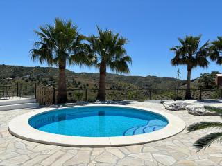 2 Bed 2 Bath Villa Near Sedella Heatable Saltwater Pool - 7