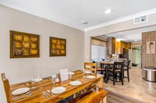 Anaheim Dream Haven-disneyland Pool Foosball - 7