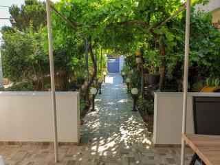 Maria's House, With Garden - Kalamaki - 9