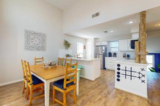 Ocean Breeze Getaway - Galveston - 8