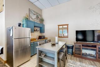 Lakefront Keystone Studio - 1