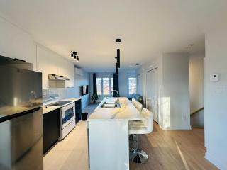 T3 10 mins to La Ronde nice , Cozy 3 bedroom longueuil - Longueuil - 0