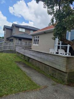 7 Beds including 4 Double Beds, 1 Single Bed, 2 Double Sofa Beds, 8 Renton Road, Mt Albert, Auckland - Auckland - 3