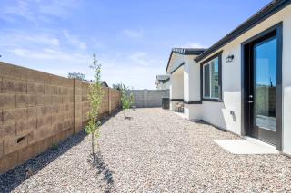 Your Perfect Two Bedroom Retreat with Free Parking and Premium Comfort - Glendale - 5