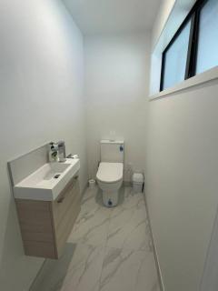 Chic Auckland Getaway - 5