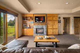 Cowboy Inspired 2BR with Panoramic Views and Hot Tub - Cle Elum - 2