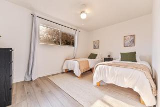 Elegant Cozy 3 Bedroom with Large Backyard & Den - Porterville - 5