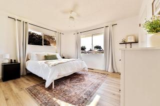 Elegant Cozy 3 Bedroom with Large Backyard & Den - Porterville - 9