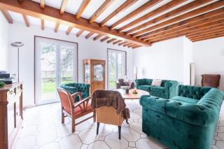 300m2 house with large garden - 9