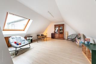 300m2 house with large garden - 1