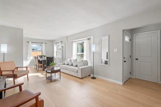 Luxury Modern Retreat with Spacious Yard & Premium Comfort - Monrovia - 1