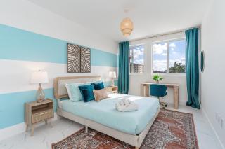 Stylish 1-Bedroom Apartment with Pool, Gym, Free Parking, Rooftop and Balcony - 5 Min to Hollywood Beach! - 10 Min to FLL Airport - Hollywood - 0