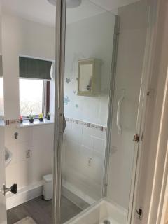 3 Bed Room House very close to town - Basildon - 9