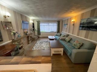 3 Bed Room House very close to town - Basildon - 7