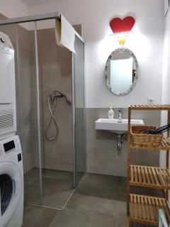 Beautiful Apartment with Parking, Brilliant Location - Wenen - 4