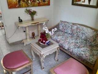 Casa cerca a la placita de flores, el tranvia el metro, rodeada de restaurantes y comercio rentalsOP AN06 - Medellín - 0
