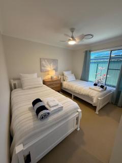 Pet Friendly - Hot Tub Canal Sunset View - Private Jetty - Bongaree - 5