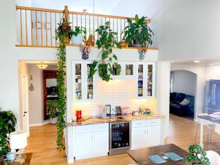 Bright, big home walking distance to Mcintosh lake - 8