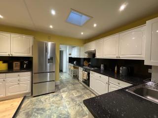 Spacious 3 Bed Near Greenwich Fast WiFi & Free Parking - Londen - 0