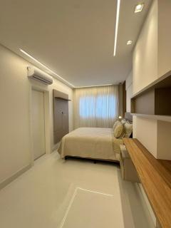 Apartamento no coração de Meia Praia, com 4 Suítes e 3 vagas de garagem - Itapema - 6