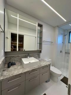 Apartamento no coração de Meia Praia, com 4 Suítes e 3 vagas de garagem - Itapema - 4