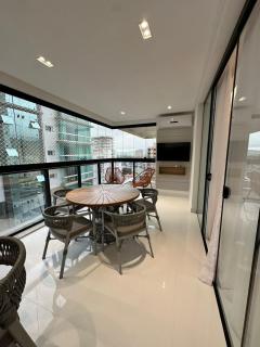 Apartamento no coração de Meia Praia, com 4 Suítes e 3 vagas de garagem - Itapema - 1