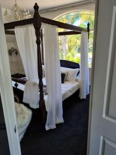 The Luxurious Manor - Very Large Bedroom with Private Ensuite - Auckland - 3
