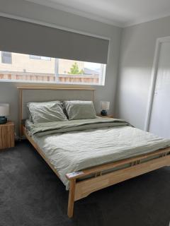 Luxarious room stay- 25 min to Melbourne Airport and next to Hume Freeway - 6