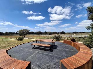 Luxarious room stay- 25 min to Melbourne Airport and next to Hume Freeway - 3