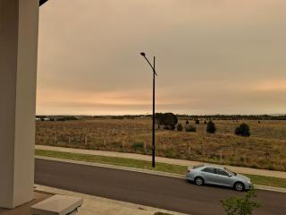 Luxarious room stay- 25 min to Melbourne Airport and next to Hume Freeway - 1
