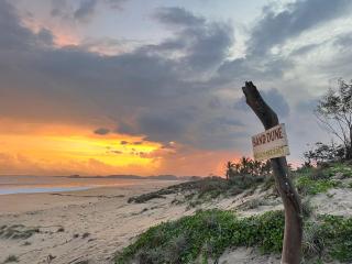 Sand Dune Beach Resort & Surf Camp - Arugam Bay - 1