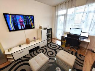 3 Rooms Apartment, Top Center, 1st Floor, AUBG, WiFi, PC i5 SSD, Tablet, SmartTvBox, 3 LED TVs 200 Channels, Long Terrace, Self-Easy-Late Check-in, Stay Before Greece - Blagoevgrad - 2