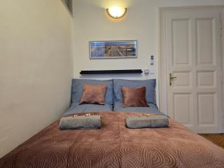 Urban Charm Studio Downtown - lively quarter - Budapest - 6
