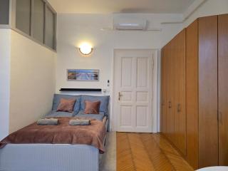 Urban Charm Studio Downtown - lively quarter - Budapest - 5