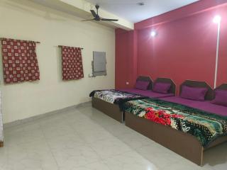 Shri Vishnu Home Stay - Benares - 1