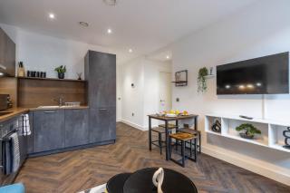 Modern Apt-Contractors Families-Superstore Nearby - Birmingham - 9