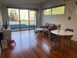 Room in Newport Modern townhouse - Walk to stunning ocean view - 4