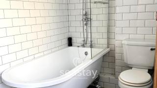 Old Boathouse 3 Bed 2 Bath Nr Beach Inc Parking - 1