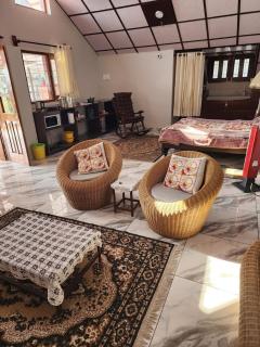 Entire floor with big living space in farmhouse - Dharamshala - 1