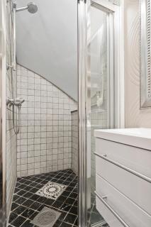 Stor leilighet med plass til 6 personer og gratis parkering - 1