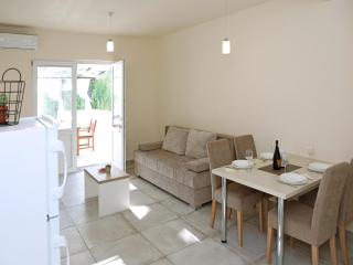 Tasteful Apartment Landscaped Garden - Ljubač - 8