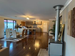 Country Oasis on Evans Street - Collie - 2