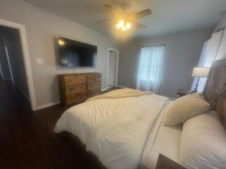 Walk to everything! Sleeps 8! - Fort Worth - 3