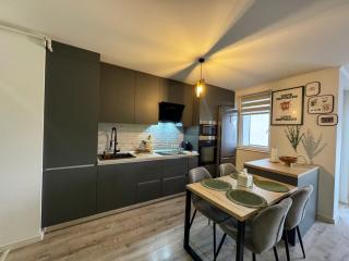 Rhapsody Home - Urban quiet area with Parking&King Bed&Balcony - Târgu Mureș - 1