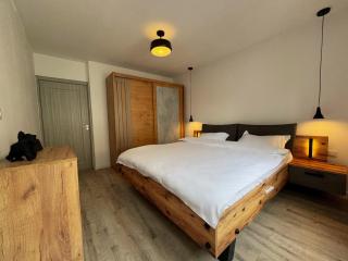 Rhapsody Home - Urban quiet area with Parking&King Bed&Balcony - 9