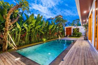 The R Merapi - Stylish 5BR Canggu Villa with Great Vibes - 0