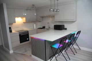 Comfy 2-bedroom Flat with Private Parking - Dudley - 9