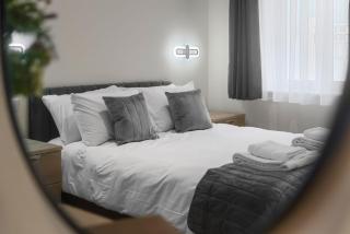 Modern Stockton Studio Room, Free WiFi & Parking - - 9