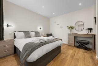 Modern Stockton Studio Room, Free WiFi & Parking - - 5